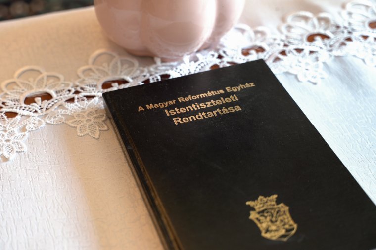 A nagymama kötényétől a katedráig: egy lelkipásztor útja az elhívásban