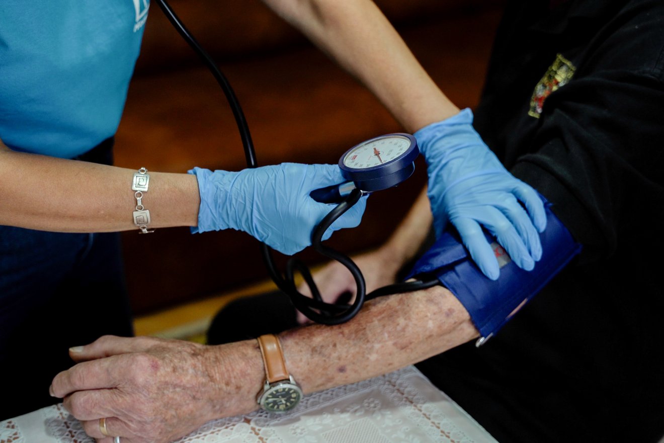 Áldatlan helyzet. Folyamatos anyagi bizonytalanság közepette végzik a munkát a szociális ellátórendszerben dolgozók. •  Fotó: Orbán Orsolya