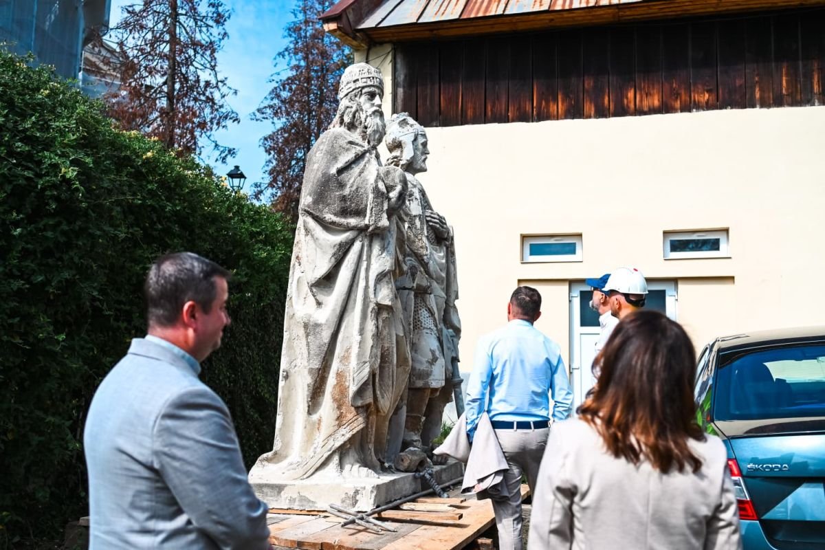 Restaurálják, illetve egyes elemeit újjáépítik a Szent László és a Szent István-szobornak •  Fotó: Facebook/Pintér Zsolt Máramaros megyei RMDSZ-elnök