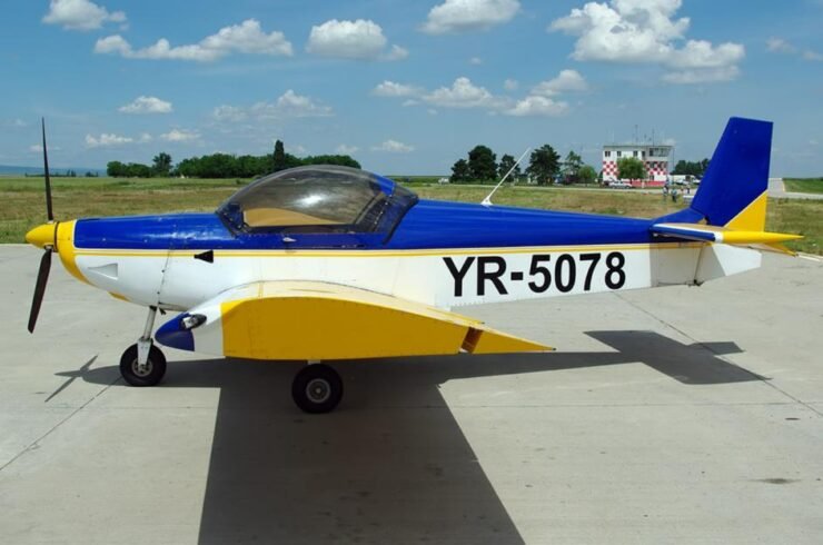 Egy ilyen típusú repülőgép szenvedett balesetet Aradon •  Fotó: aias.gov.ro