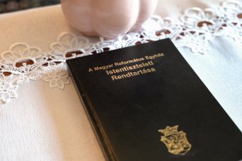 A nagymama kötényétől a katedráig: egy lelkipásztor útja az elhívásban