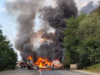 Teljes egészében kiégett egy kamion a Maros völgyében