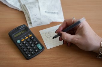 Egy négytagú család számára több mint 11 ezer lejre rúg a dráguló fogyasztói kosár