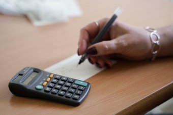 Sokan minél később fizetnének adót Csíkszeredában, így tiltakozva az emelés ellen