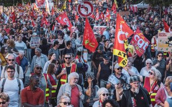 Szászezrek tüntettek Franciaországban a tervezett megszorítások ellen