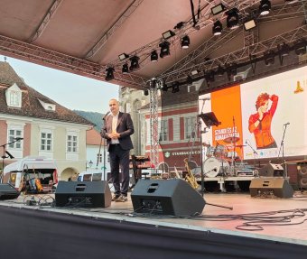 Botránnyal zárult a Brassói Magyar Napok: bilincsben vitték el a főszervezőt