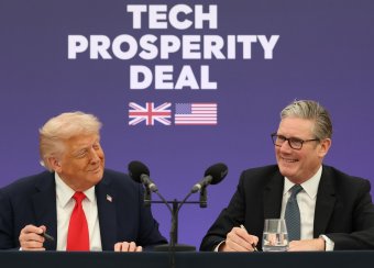 Trump azt javasolta, hogy a brit kormány vesse be a hadsereget az illegális migráció ellen, és közölte: csalódott Putyinban