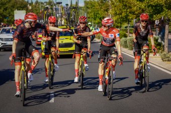 Botrány Spanyolországban a Vuelta befutójának felfüggesztése és a palesztinpárti tüntetések miatt