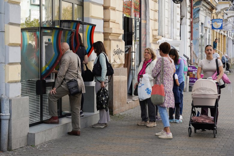 Ha Önt is bosszantja, hogy más bankok automatáiból csak előre megszabott összeget vehet fel, ennek a hírnek örülni fog