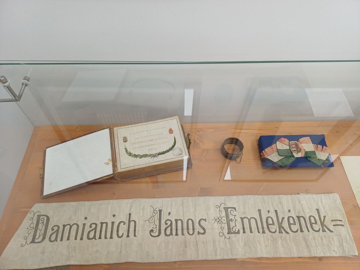 Az állandó kiállításon nem látható tárgyakat is közszemlére tettek ezúttal •  Fotó: Pataky Lehel Zsolt