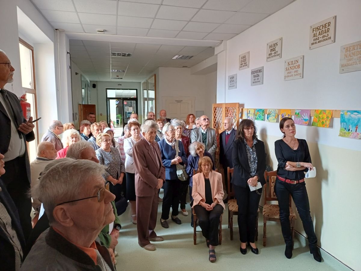 A táblaavatás résztvevői •  Fotó: Pataky Lehel Zsolt