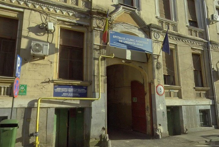 Eljárt felette az idő. A szülészet mostani székhelyének bejárata •  Fotó: Google/Utcakép