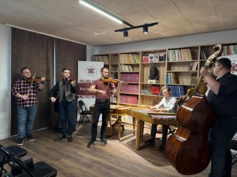 A Kárpát-medence teljes népzenei palettájáról nyújtana ízelítőt a kolozsvári Kallós Zoltán Népzeneiskola