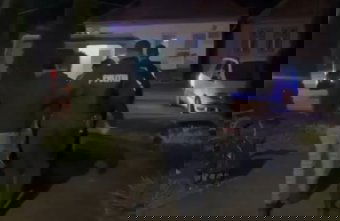 Rémület egy kalotaszegi faluban: öt Kolozs megyei férfit vettek őrizetbe tettlegesség és fenyegetés miatt