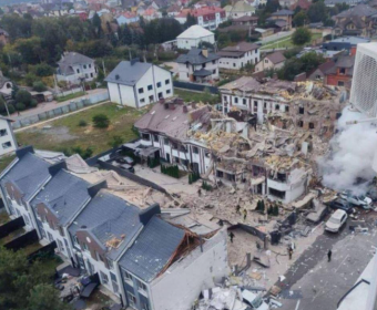 Masszív drón- és rakétatámadás érte Kijevet, Lengyelország lezárta légterének egy részét