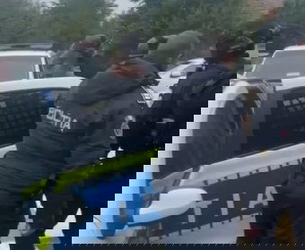 Pisztollyal és teleszkópos bottal fenyegetőzött egy Kolozs megyei férfi, lecsaptak rá a rendőrök