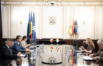 Hadászati együttműködésekről tárgyalt a bukaresti magyar nagykövettel a védelmi miniszter