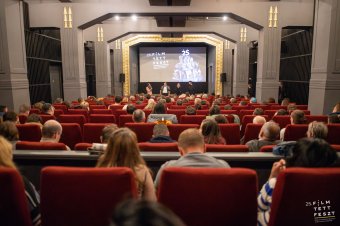 Szabadság a hegyen: filmkockákon a futballmeccsnézési szokások a Ceaușescu-rendszer idejéből
