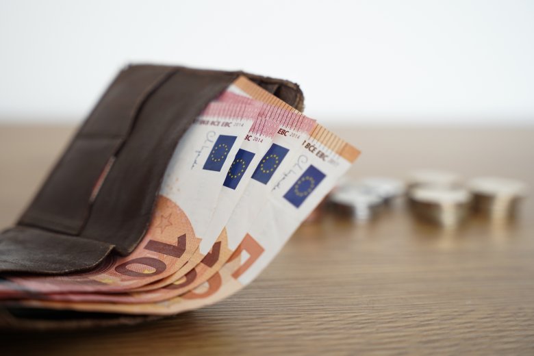Újabb történelmi mélyponton a lej az euróhoz képest
