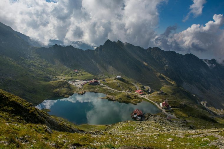 Tizennyolc turista rekedt a felvonóban a Bilea-tónál