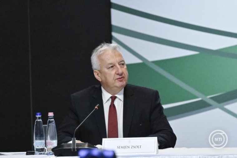 Semjén Zsolt: szemben állunk a Benes-dekrétumokkal