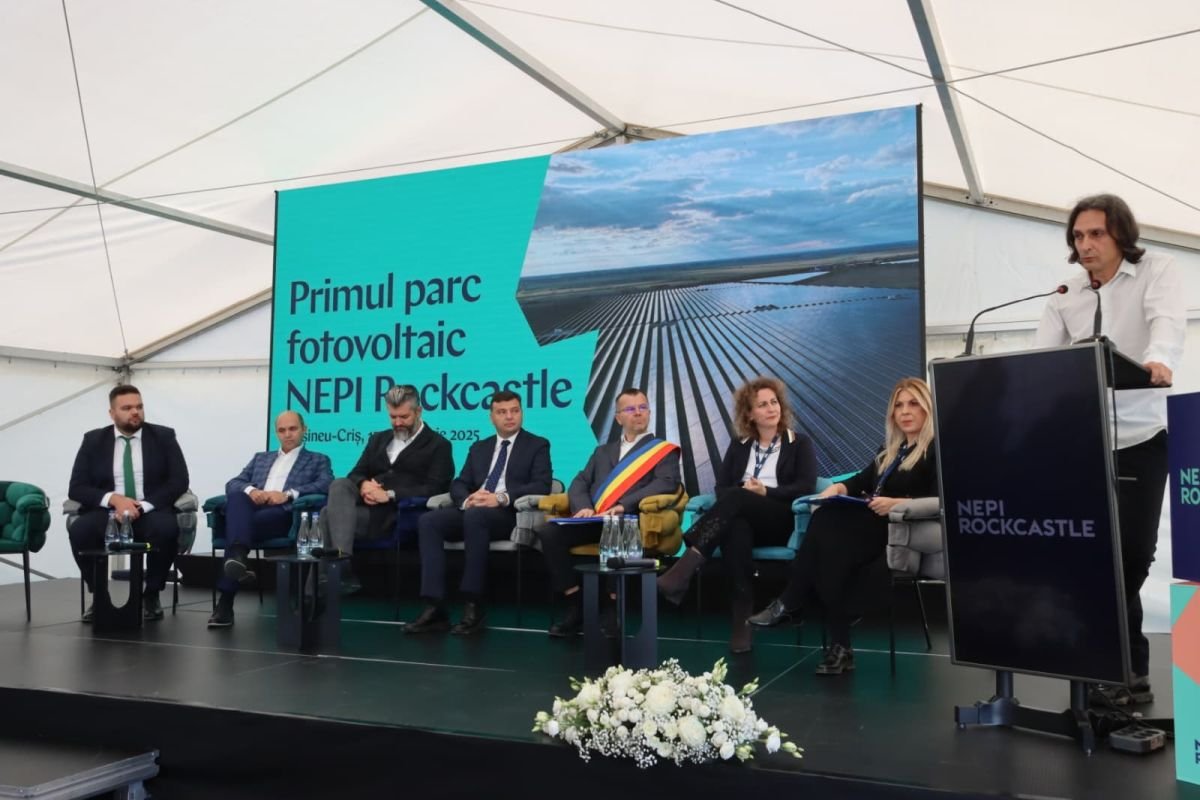 Az ünnepélyes megnyitó •  Fotó: Arad Megyei Tanács