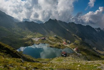 Tizennyolc turista rekedt a felvonóban a Bilea-tónál – videóval