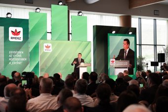 Megindokolta Grindeanu, hogy miért hagyta el a termet a székely himnusz alatt