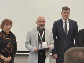 Rostás Szabolcs, a Krónika főszerkesztője kapta az idei Kosztolányi-díjat