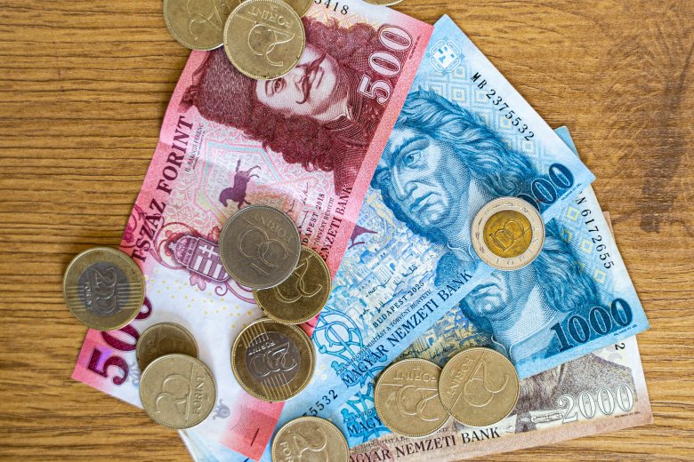 Jelentősen erősödött a forint