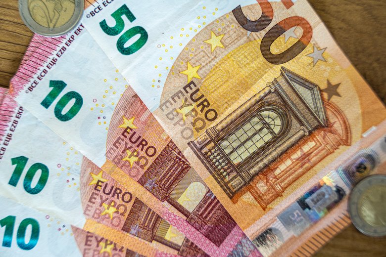 Újabb történelmi mélyponton a lej az euróhoz képest