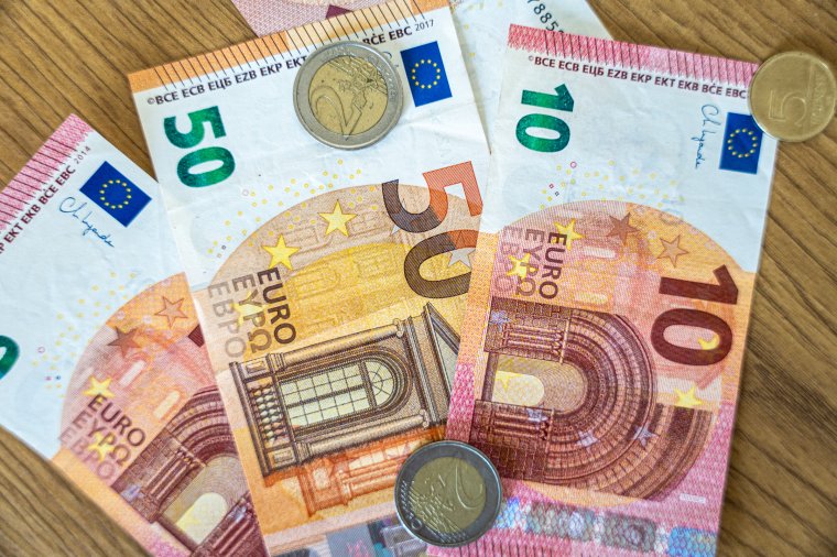 Gyengült a lej az euróhoz képest
