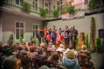 Az operett ma is él: zsúfolásig tölti a termeket, jókedvre deríti a kortalan közönséget