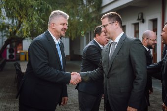 A szavazati jog nem kérdőjelezhető meg – Gulyás Gergely Marosvásárhelyen tárgyalt az RMDSZ helyi vezetőivel