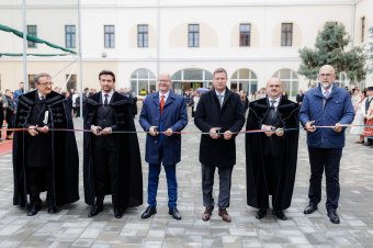 Megújult a Szatmárnémeti Református Gimnázium – Gulyás: közös nemzeti sorsunk a saját kezünkben van