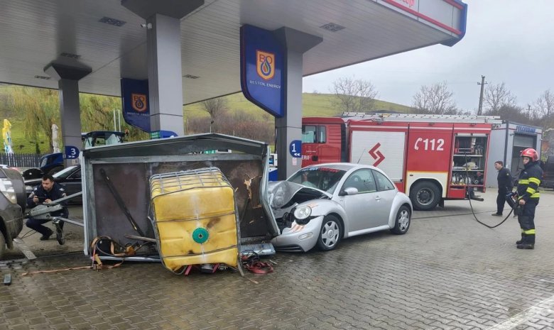 Veszélyes baleset: ezer liter gázolaj folyt szét egy erdélyi töltőállomáson