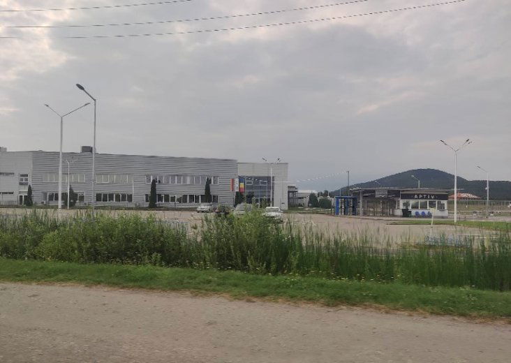 Sokkolta a helybelieket a borosjenői gyárbezárás, teljes családok maradnak állás nélkül