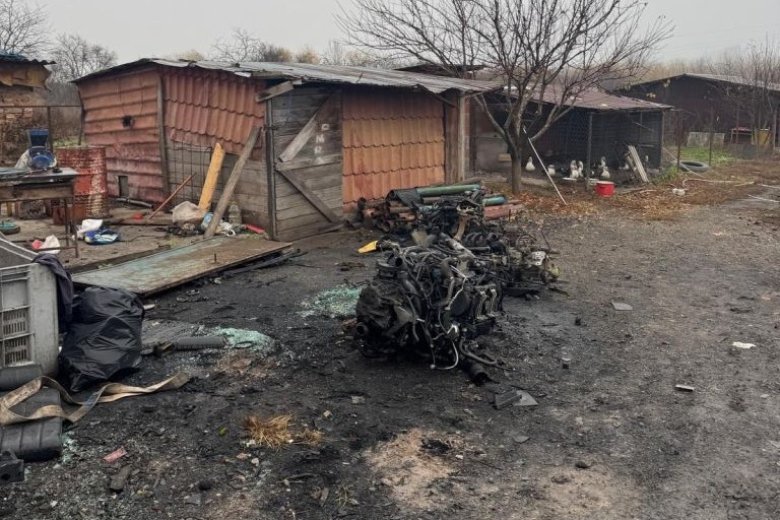 Hulladékégetéssel bukott le az illegális autóbontó