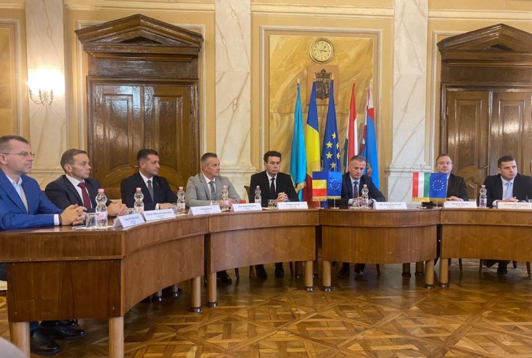 Egységben az erő: aláírták a román–magyar kistérségi társulás alapító okiratait