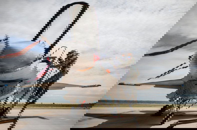 Itt tart most Románia a szovjet MiG-21-esekről az amerikai F-16-osokra való átállásban