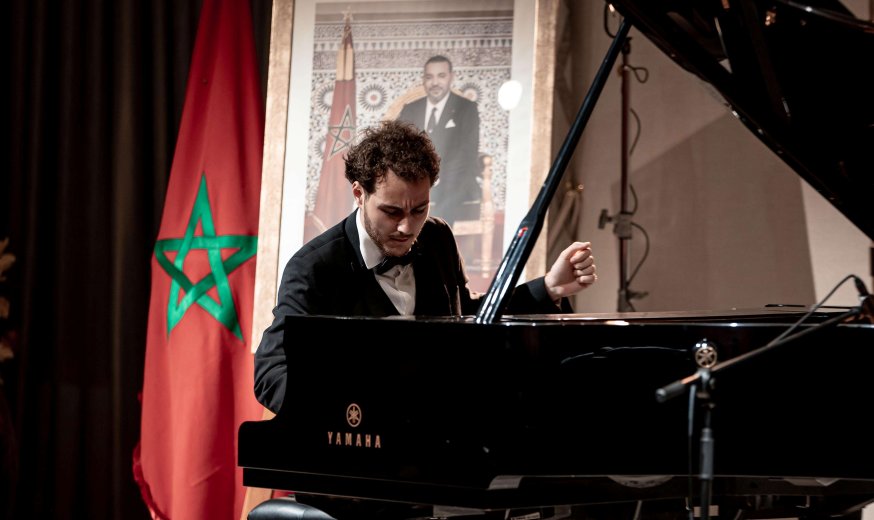 A székelyföldi zongorista, aki játékával Marokkót is elvarázsolta – Beszélgetés a díjnyertes Szaniszló Attilával