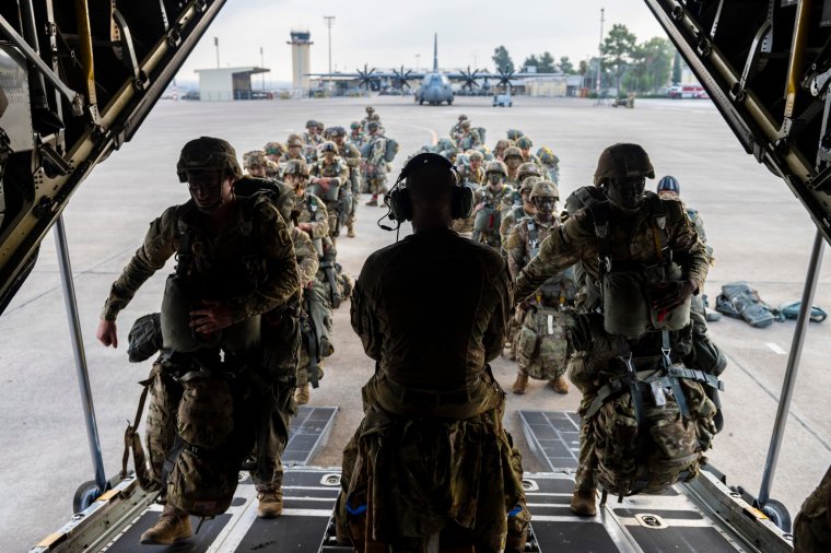 Amerika magunkra hagy?