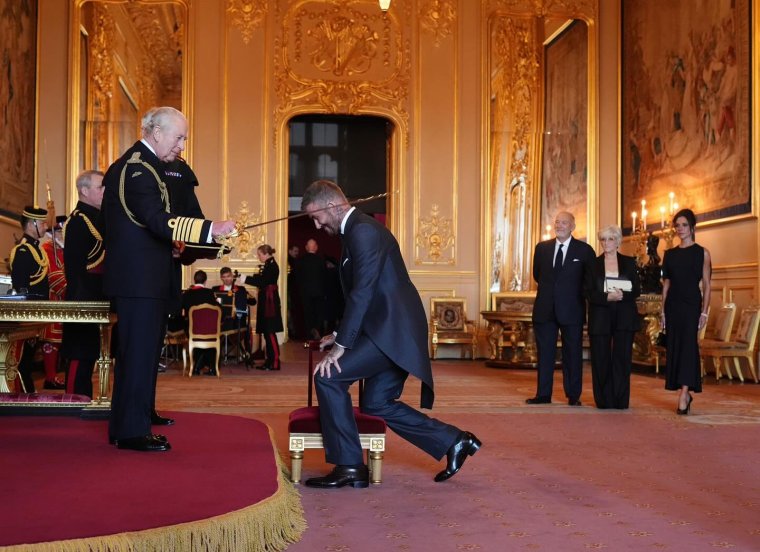 Lovagi rangra emelte a brit uralkodó David Beckhamet