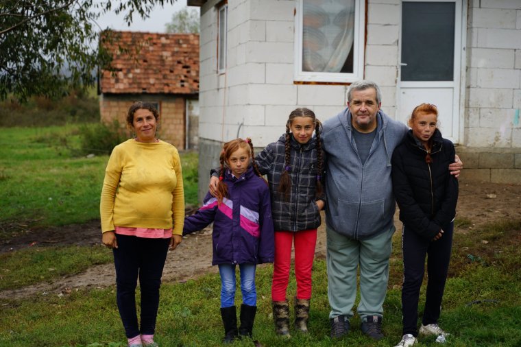 Fotóslicittel segíthetünk otthont teremteni egy erdélyi családnak