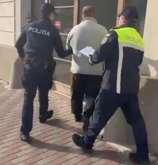 Ideiglenesen eltiltották a tanítástól a diákjait arcon ütő pedagógust