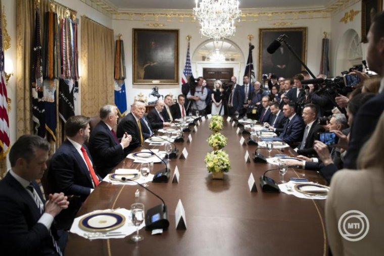 Trump: jó a kapcsolat Romániával, az amerikai csapatkivonás kapcsán csak kiigazítások történnek