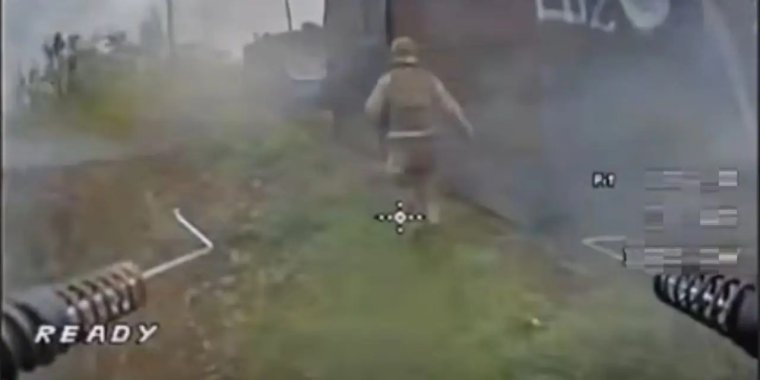 Ukrán hírszerzés: több tucatnyi, lőszert szállító vonatot gyújtott fel egy orosz lázadócsoport