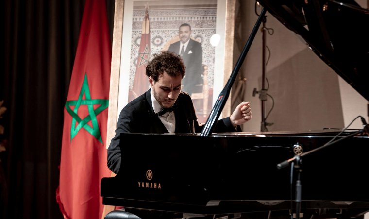 A székelyföldi zongorista, aki játékával Marokkót is elvarázsolta – Beszélgetés a díjnyertes Szaniszló Attilával