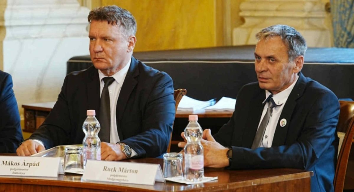 Mákos Árpád battonyai polgármester (balról) a társulás ötletgazdája •  Fotó: Facebook/Mákos Árpád