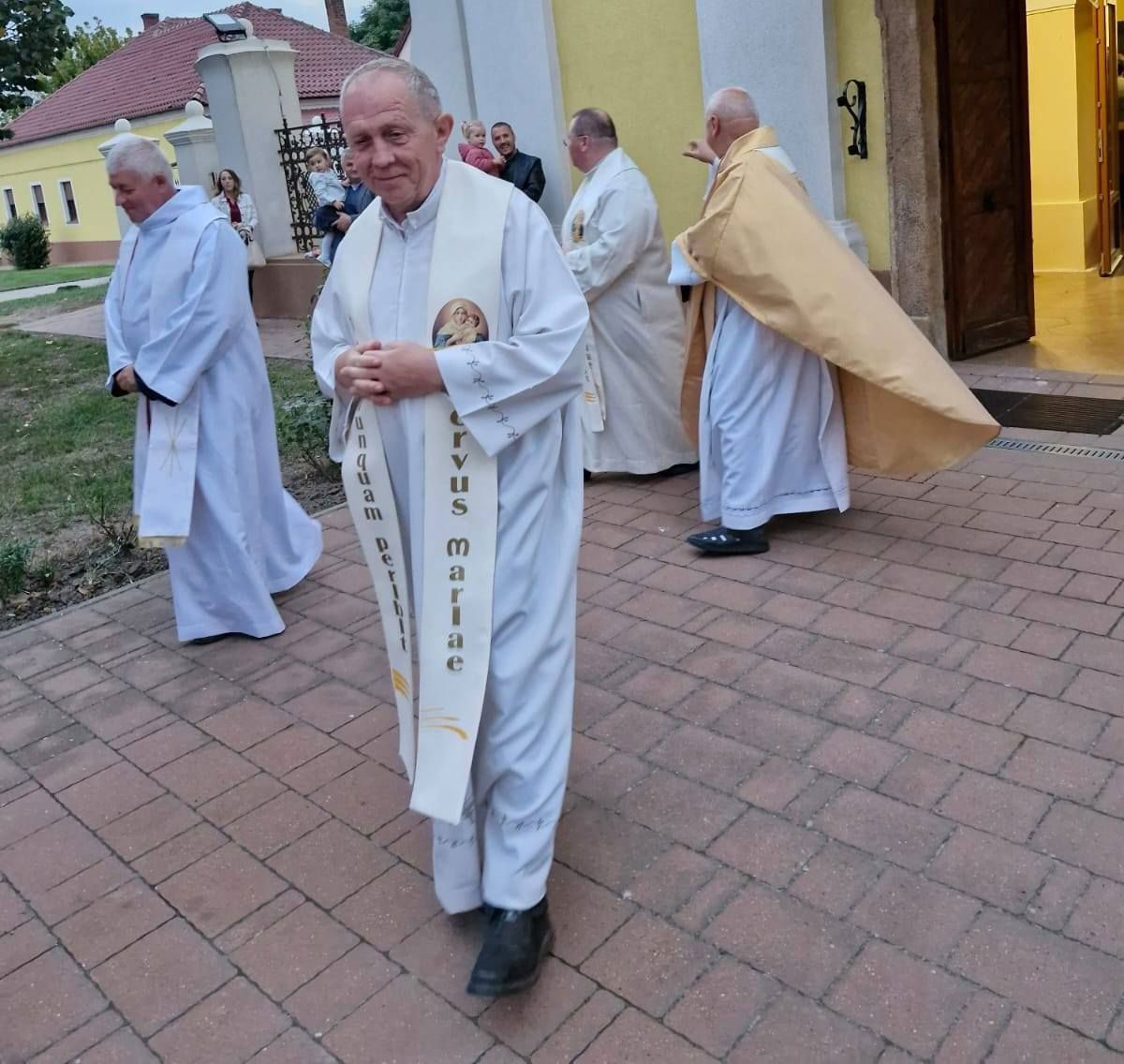Kapor János kisjenői plébános felel a nagypéliek lelki gondozásáért •  Fotó: Facebook/Kisjenői Szent Mihály Plébánia